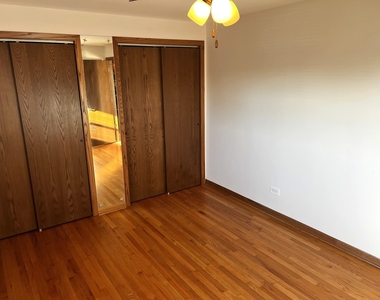 6534 W 79th Street - Photo Thumbnail 4