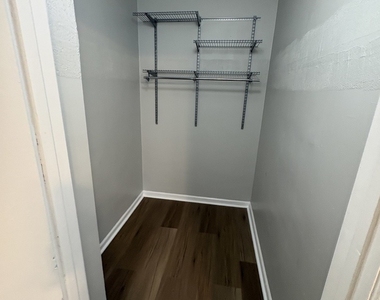 1712 W Estes Avenue - Photo Thumbnail 11