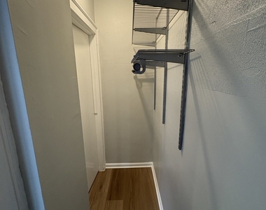 1712 W Estes Avenue - Photo Thumbnail 9