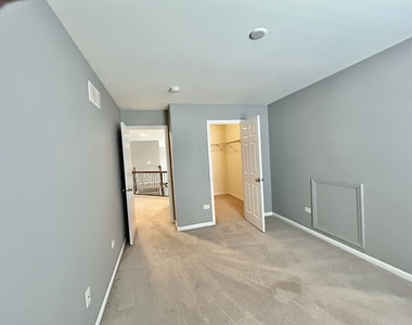2713 Blakely Lane - Photo Thumbnail 12