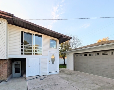 7314 W 115th Street - Photo Thumbnail 16