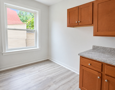 1635 W Morse Avenue - Photo Thumbnail 7