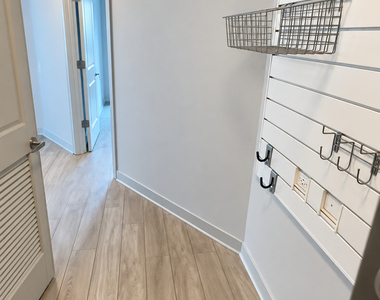 1025 W Addison Street - Photo Thumbnail 2