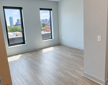 1025 W Addison Street - Photo Thumbnail 3