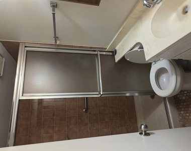 6240 S Newland Avenue - Photo Thumbnail 9