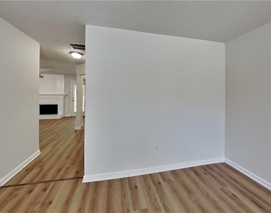 706 Coventry Township Lane - Photo Thumbnail 2