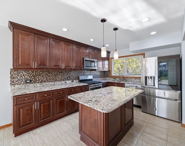 9065 W Oaks Avenue - Photo Thumbnail 8