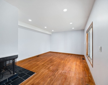 9065 W Oaks Avenue - Photo Thumbnail 2