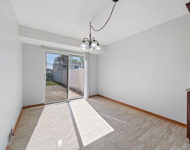 9065 W Oaks Avenue - Photo Thumbnail 6