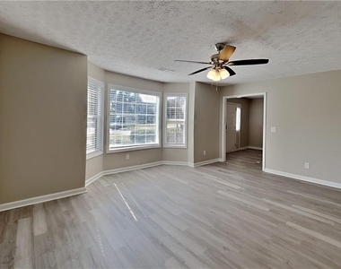 496 Highpoint Crossing - Photo Thumbnail 3