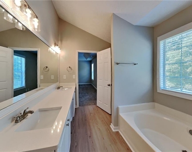 496 Highpoint Crossing - Photo Thumbnail 10