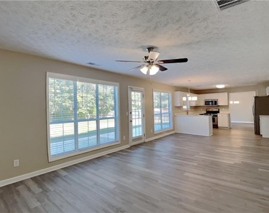 496 Highpoint Crossing - Photo Thumbnail 2