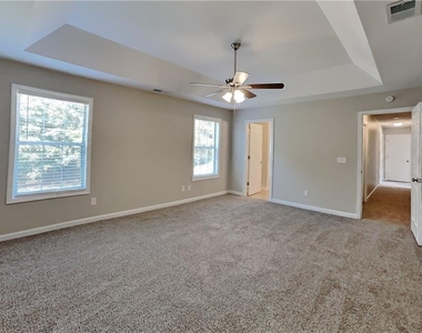 496 Highpoint Crossing - Photo Thumbnail 9