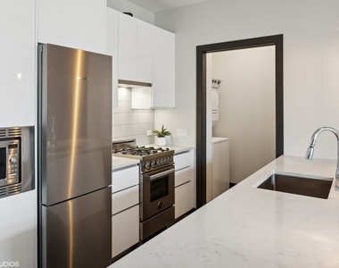 171 N Aberdeen Street - Photo Thumbnail 8