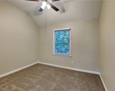 7203 Meadow Gate Way - Photo Thumbnail 10