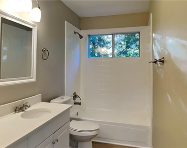 7203 Meadow Gate Way - Photo Thumbnail 13