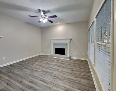 7203 Meadow Gate Way - Photo Thumbnail 2