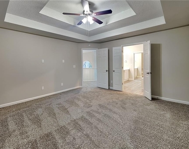 7203 Meadow Gate Way - Photo Thumbnail 6