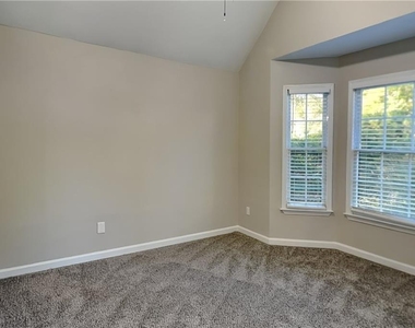 7203 Meadow Gate Way - Photo Thumbnail 12