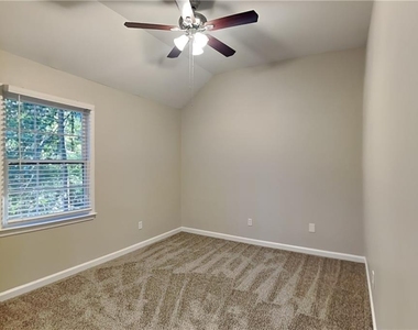 7203 Meadow Gate Way - Photo Thumbnail 11