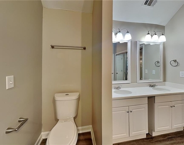 7203 Meadow Gate Way - Photo Thumbnail 8