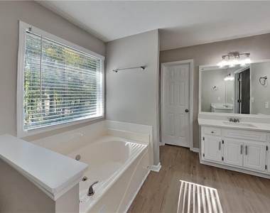 1085 Crystal Water Drive - Photo Thumbnail 9
