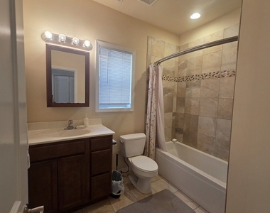 563 W 43rd Place - Photo Thumbnail 10