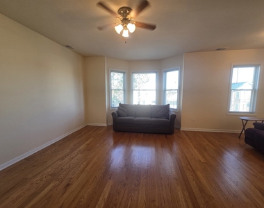 563 W 43rd Place - Photo Thumbnail 7