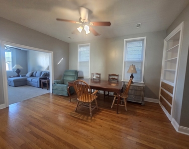 559 W 43rd Place - Photo Thumbnail 7