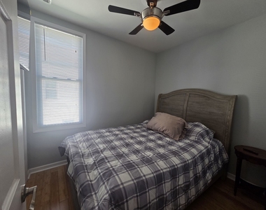 559 W 43rd Place - Photo Thumbnail 9