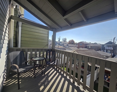 559 W 43rd Place - Photo Thumbnail 12