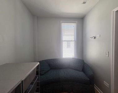 559 W 43rd Place - Photo Thumbnail 8