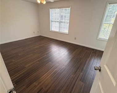 5090 Leeshire Trace - Photo Thumbnail 11