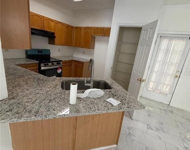 5090 Leeshire Trace - Photo Thumbnail 5