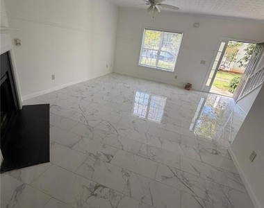 5090 Leeshire Trace - Photo Thumbnail 3