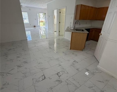 5090 Leeshire Trace - Photo Thumbnail 7