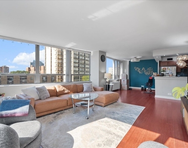5701 N Sheridan Road - Photo Thumbnail 2