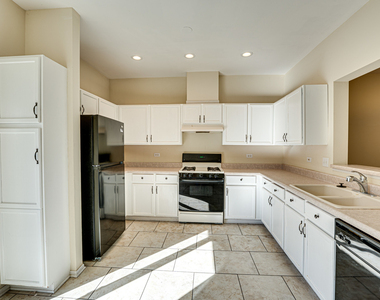 2185 Daybreak Drive - Photo Thumbnail 4