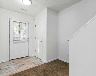 3009 Waldrop Circle - Photo Thumbnail 4