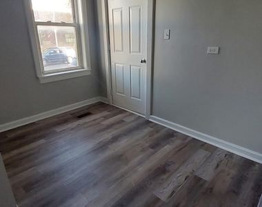 4401 S Wood Street - Photo Thumbnail 4