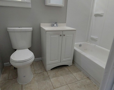 4401 S Wood Street - Photo Thumbnail 5