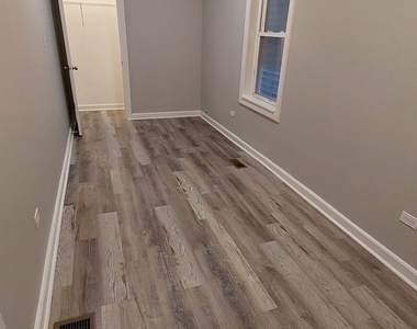 4401 S Wood Street - Photo Thumbnail 3