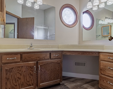 279 University Lane - Photo Thumbnail 16