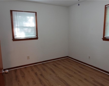 186 Zelma Street Sw - Photo Thumbnail 14