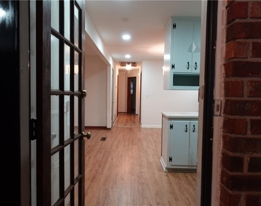 186 Zelma Street Sw - Photo Thumbnail 2