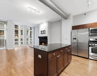 700 N Larrabee Street - Photo Thumbnail 1