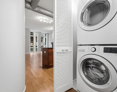700 N Larrabee Street - Photo Thumbnail 13