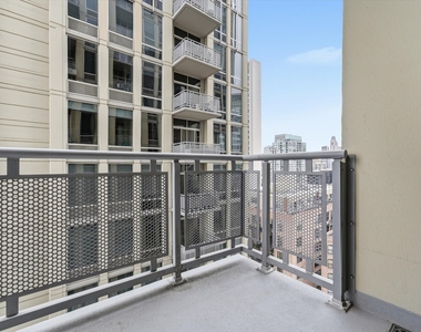 700 N Larrabee Street - Photo Thumbnail 7