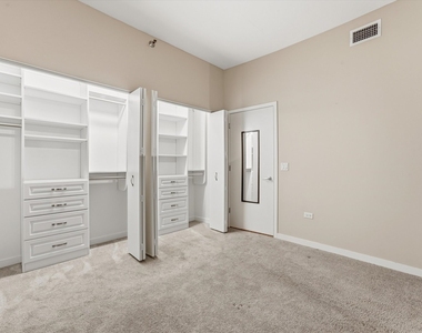 700 N Larrabee Street - Photo Thumbnail 11