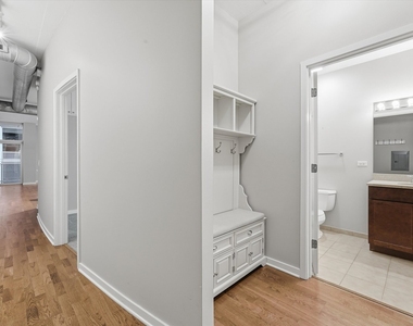 700 N Larrabee Street - Photo Thumbnail 14